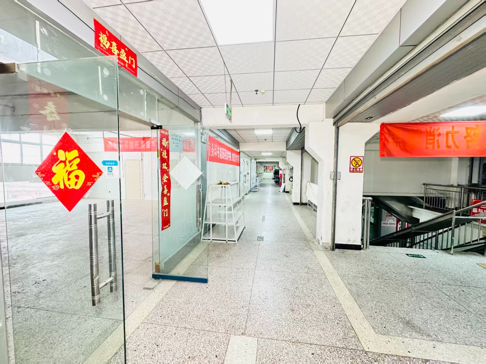 九鼎国际灵活办公空间，满足企业不同发展阶段需求 ✨ 商业配套完善，助力企业快速成长 ✨ AI产业资源链接，共建创新生态 ✨ 办公、展示、运营一体化空间  现在入驻，抢占AI产业发展新赛道！_COPY